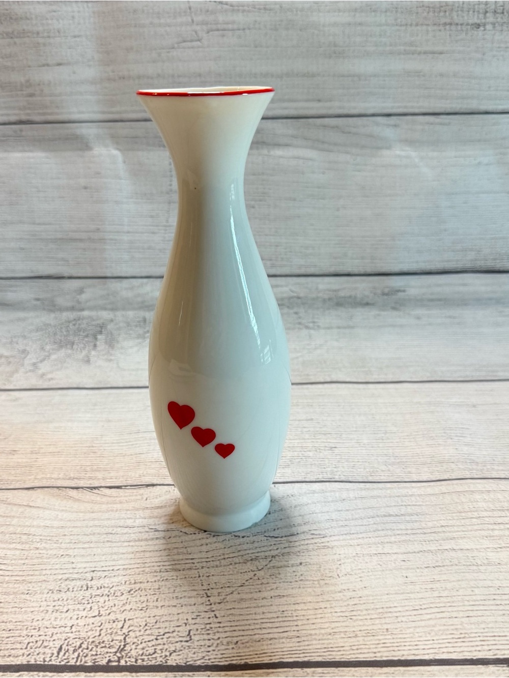 Charming vintage 1986 FTD Heart bud vase